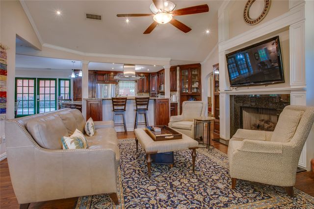 7015 E Grand Avenue, Dallas, TX 75223