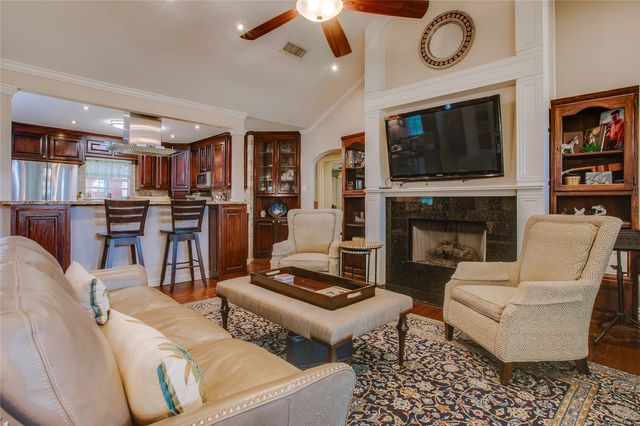 7015 E Grand Avenue, Dallas, TX 75223