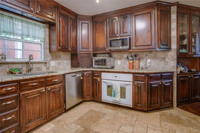 7015 E Grand Avenue, Dallas, TX 75223