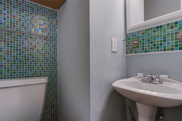 7015 E Grand Avenue, Dallas, TX 75223