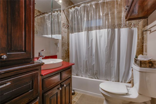 7015 E Grand Avenue, Dallas, TX 75223