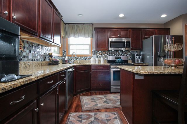 2913 Cardinal Drive, Wheatfield, IN 46392