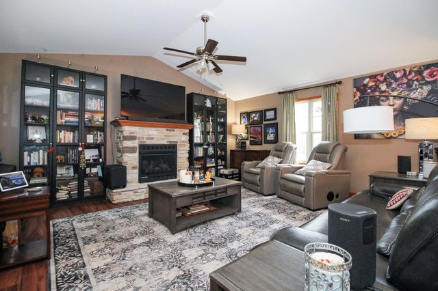 2913 Cardinal Drive, Wheatfield, IN 46392