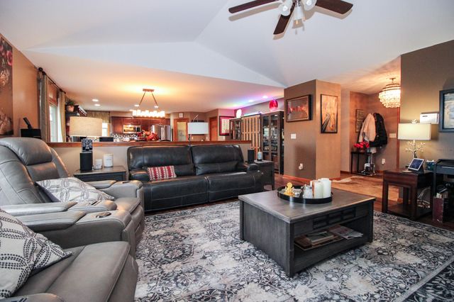 2913 Cardinal Drive, Wheatfield, IN 46392