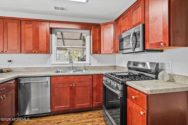 52 Griggs Avenue, Port Monmouth, NJ 07758
