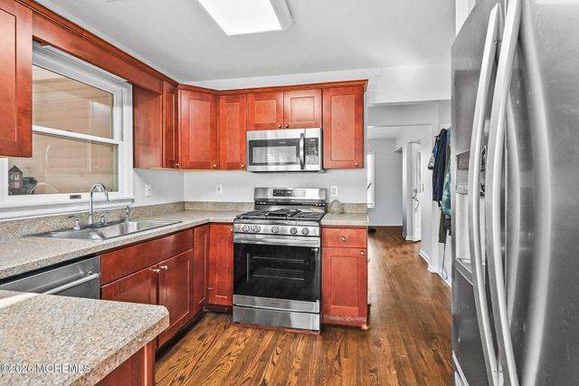 52 Griggs Avenue, Port Monmouth, NJ 07758
