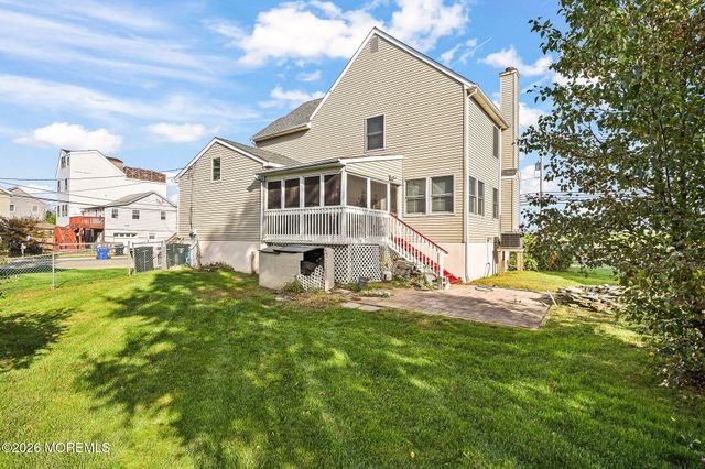 52 Griggs Avenue, Port Monmouth, NJ 07758