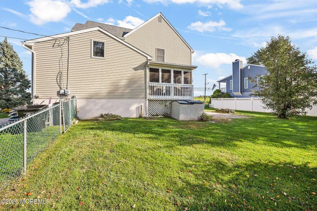 52 Griggs Avenue, Port Monmouth, NJ 07758