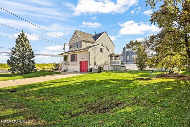 52 Griggs Avenue, Port Monmouth, NJ 07758