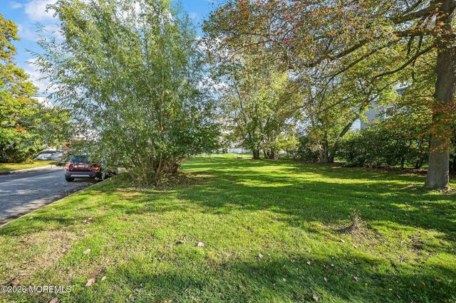 52 Griggs Avenue, Port Monmouth, NJ 07758