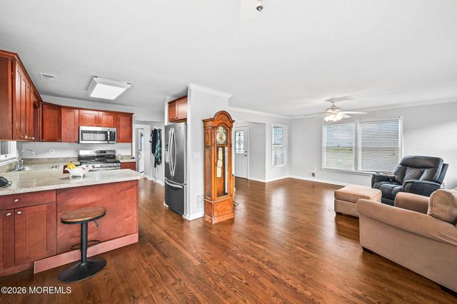 52 Griggs Avenue, Port Monmouth, NJ 07758