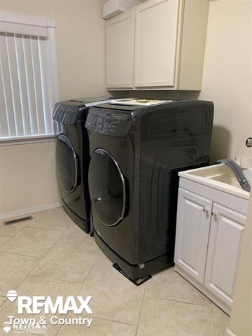 1260 Springborrow Drive, Flint Twp, MI 48532