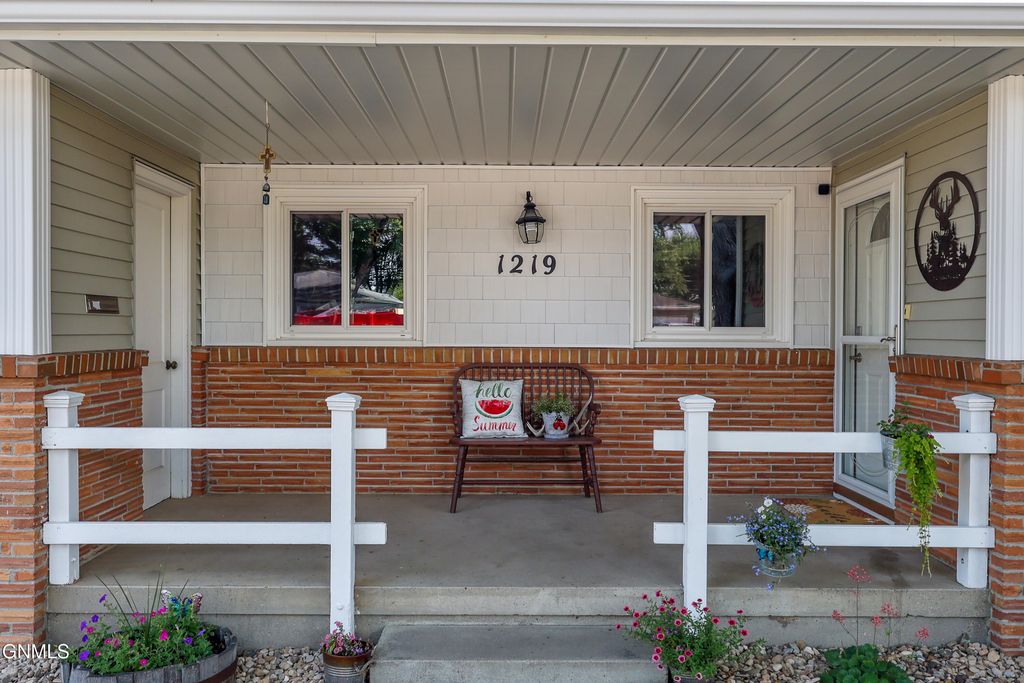 1219 1st Street N, Bismarck, ND 58501 photo 5