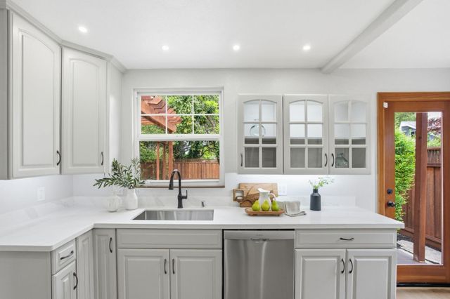 12 Athlone Way, Menlo Park, CA 94025