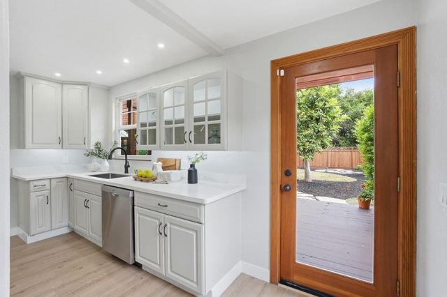 12 Athlone Way, Menlo Park, CA 94025
