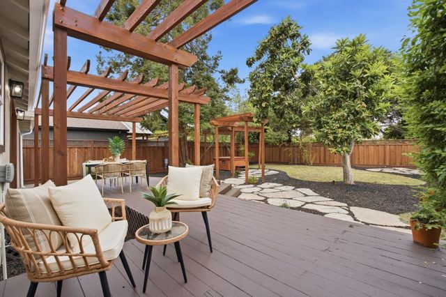 12 Athlone Way, Menlo Park, CA 94025
