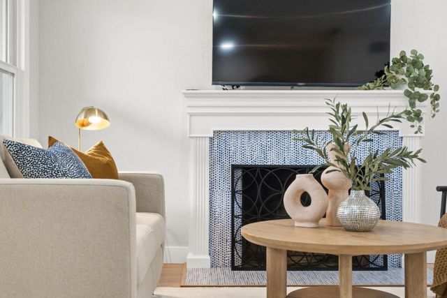 12 Athlone Way, Menlo Park, CA 94025