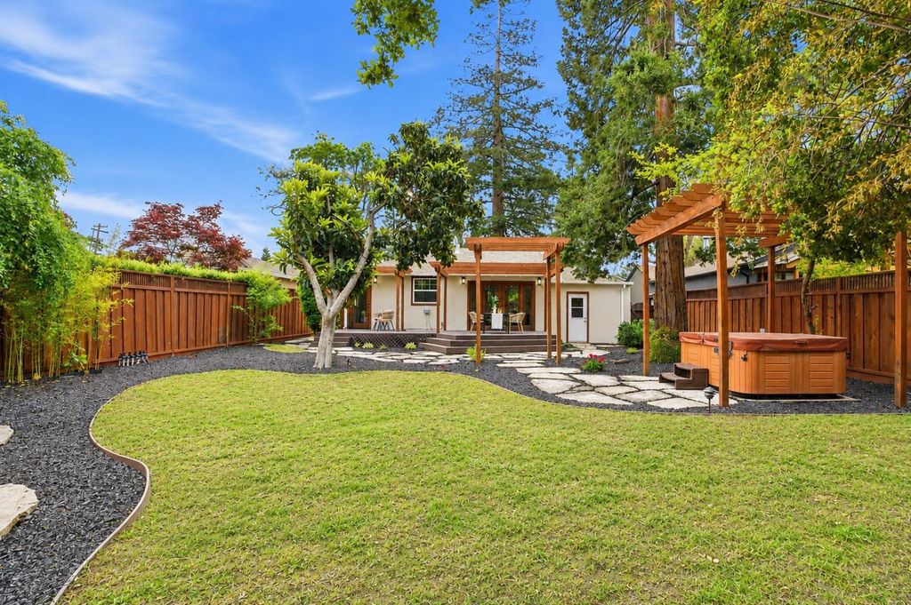 12 Athlone Way, Menlo Park, CA 94025