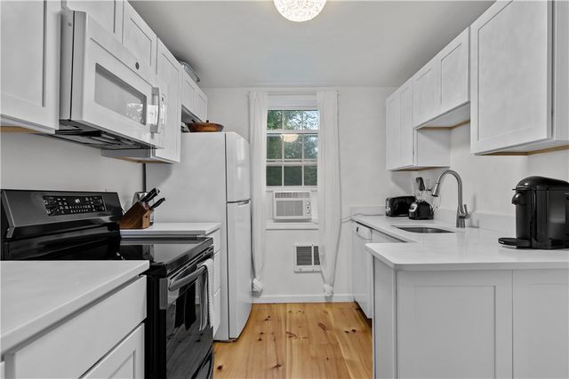 190 Railroad Avenue, Portsmouth, RI 02871