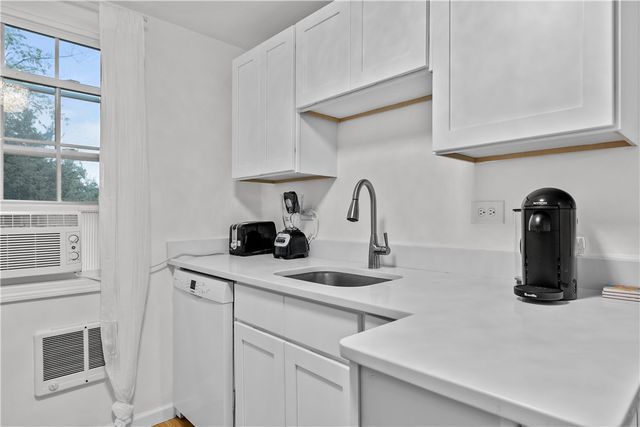 190 Railroad Avenue, Portsmouth, RI 02871