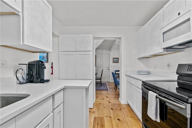 190 Railroad Avenue, Portsmouth, RI 02871