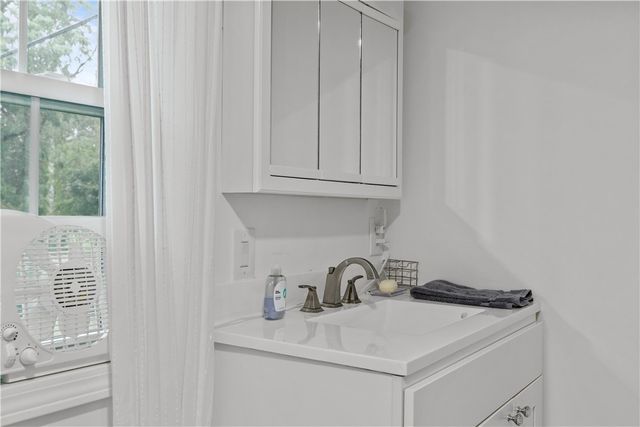 190 Railroad Avenue, Portsmouth, RI 02871