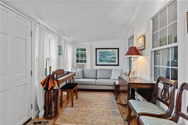 190 Railroad Avenue, Portsmouth, RI 02871