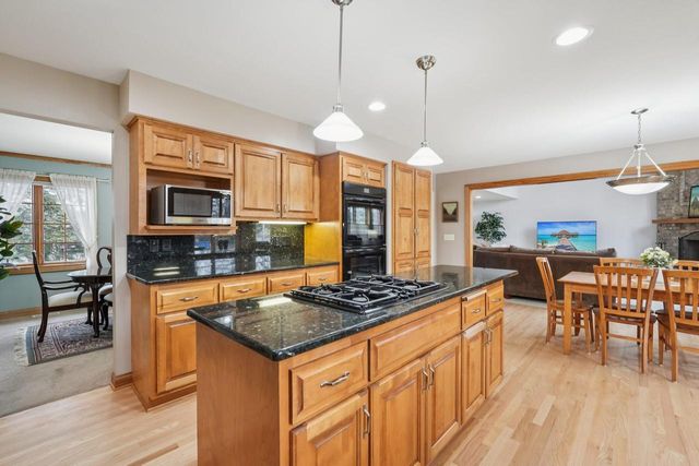 2527 W Goldcrest AVENUE, Milwaukee, WI 53221