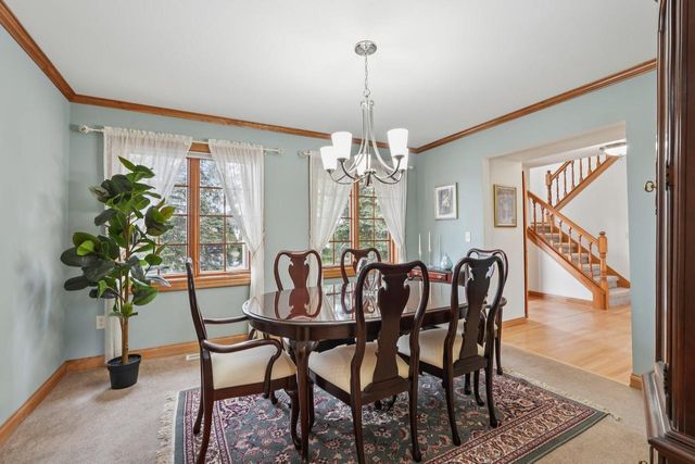 2527 W Goldcrest AVENUE, Milwaukee, WI 53221