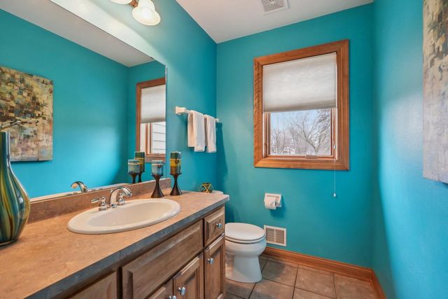 2527 W Goldcrest AVENUE, Milwaukee, WI 53221