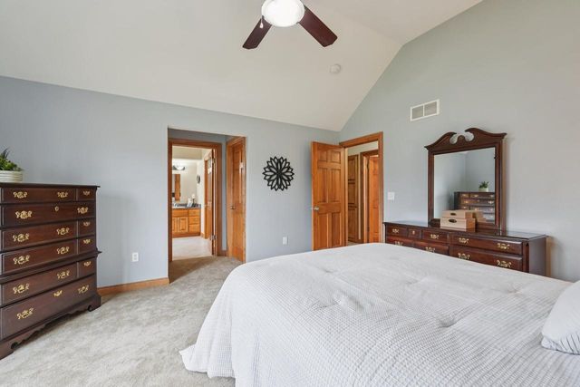 2527 W Goldcrest AVENUE, Milwaukee, WI 53221