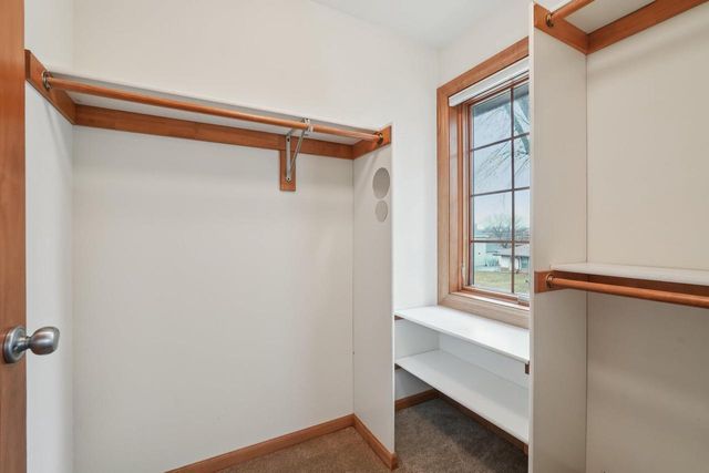 2527 W Goldcrest AVENUE, Milwaukee, WI 53221