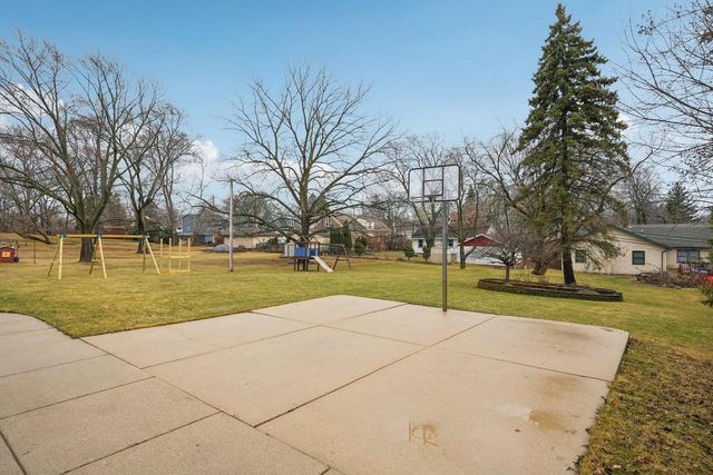 2527 W Goldcrest AVENUE, Milwaukee, WI 53221