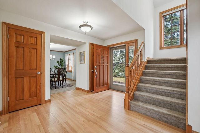 2527 W Goldcrest AVENUE, Milwaukee, WI 53221