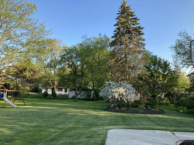 2527 W Goldcrest AVENUE, Milwaukee, WI 53221