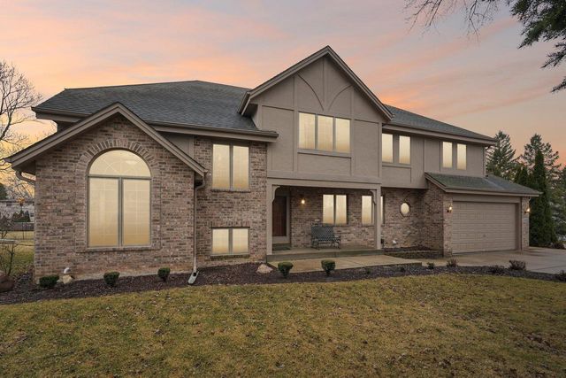 2527 W Goldcrest AVENUE, Milwaukee, WI 53221