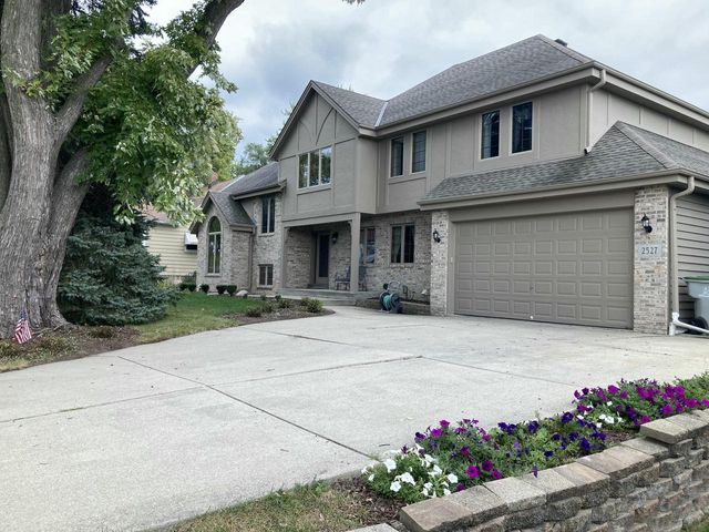 2527 W Goldcrest AVENUE, Milwaukee, WI 53221