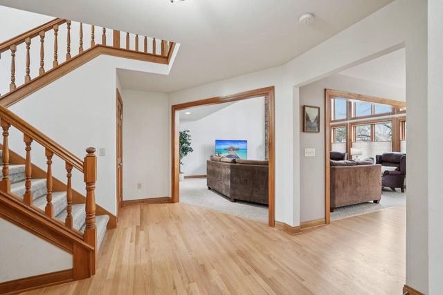 2527 W Goldcrest AVENUE, Milwaukee, WI 53221