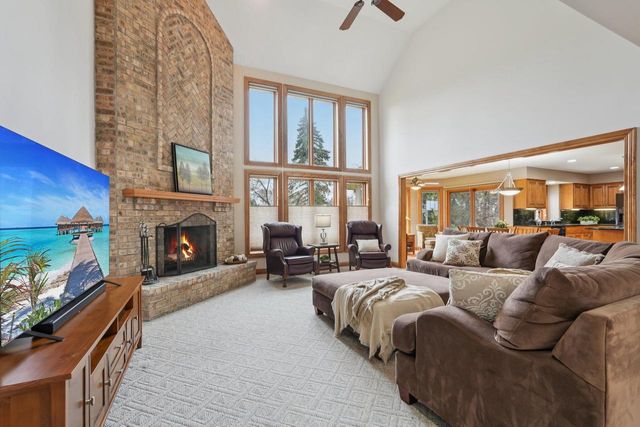 2527 W Goldcrest AVENUE, Milwaukee, WI 53221