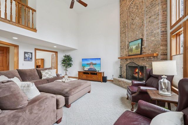 2527 W Goldcrest AVENUE, Milwaukee, WI 53221