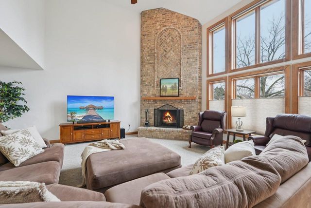 2527 W Goldcrest AVENUE, Milwaukee, WI 53221