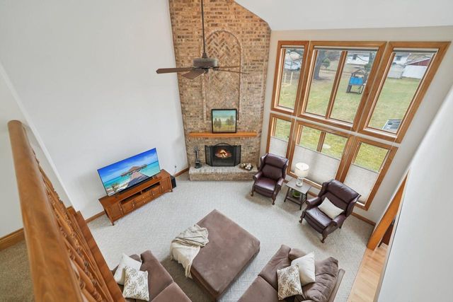 2527 W Goldcrest AVENUE, Milwaukee, WI 53221