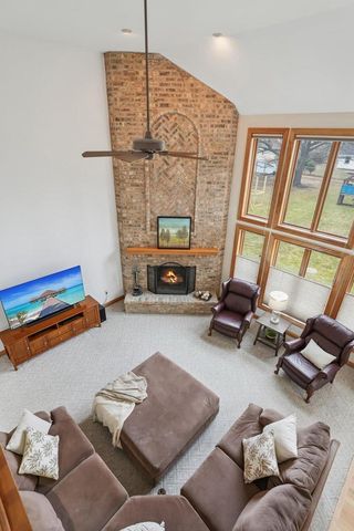 2527 W Goldcrest AVENUE, Milwaukee, WI 53221