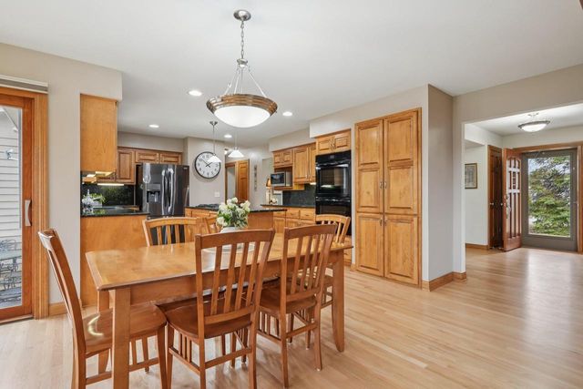 2527 W Goldcrest AVENUE, Milwaukee, WI 53221