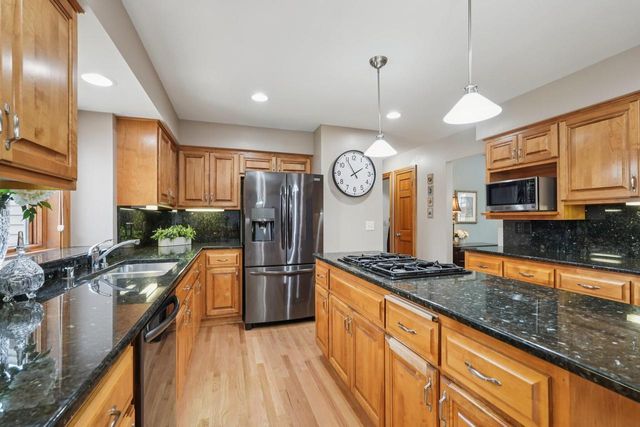 2527 W Goldcrest AVENUE, Milwaukee, WI 53221