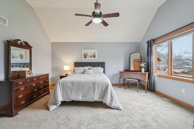 2527 W Goldcrest AVENUE, Milwaukee, WI 53221