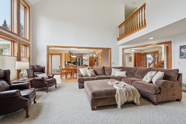 2527 W Goldcrest AVENUE, Milwaukee, WI 53221