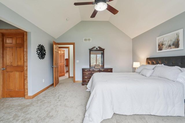 2527 W Goldcrest AVENUE, Milwaukee, WI 53221