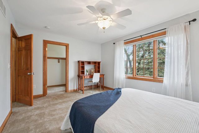 2527 W Goldcrest AVENUE, Milwaukee, WI 53221