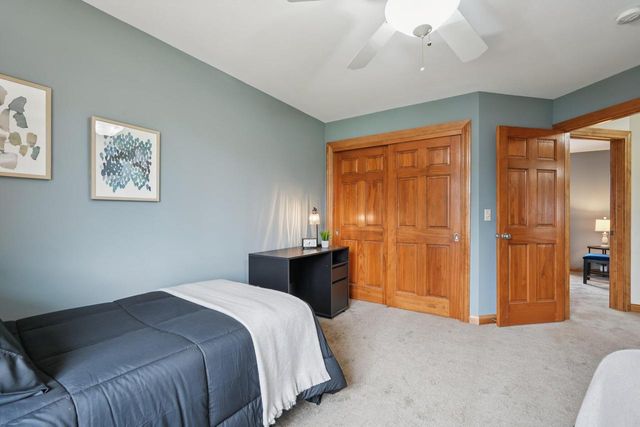 2527 W Goldcrest AVENUE, Milwaukee, WI 53221